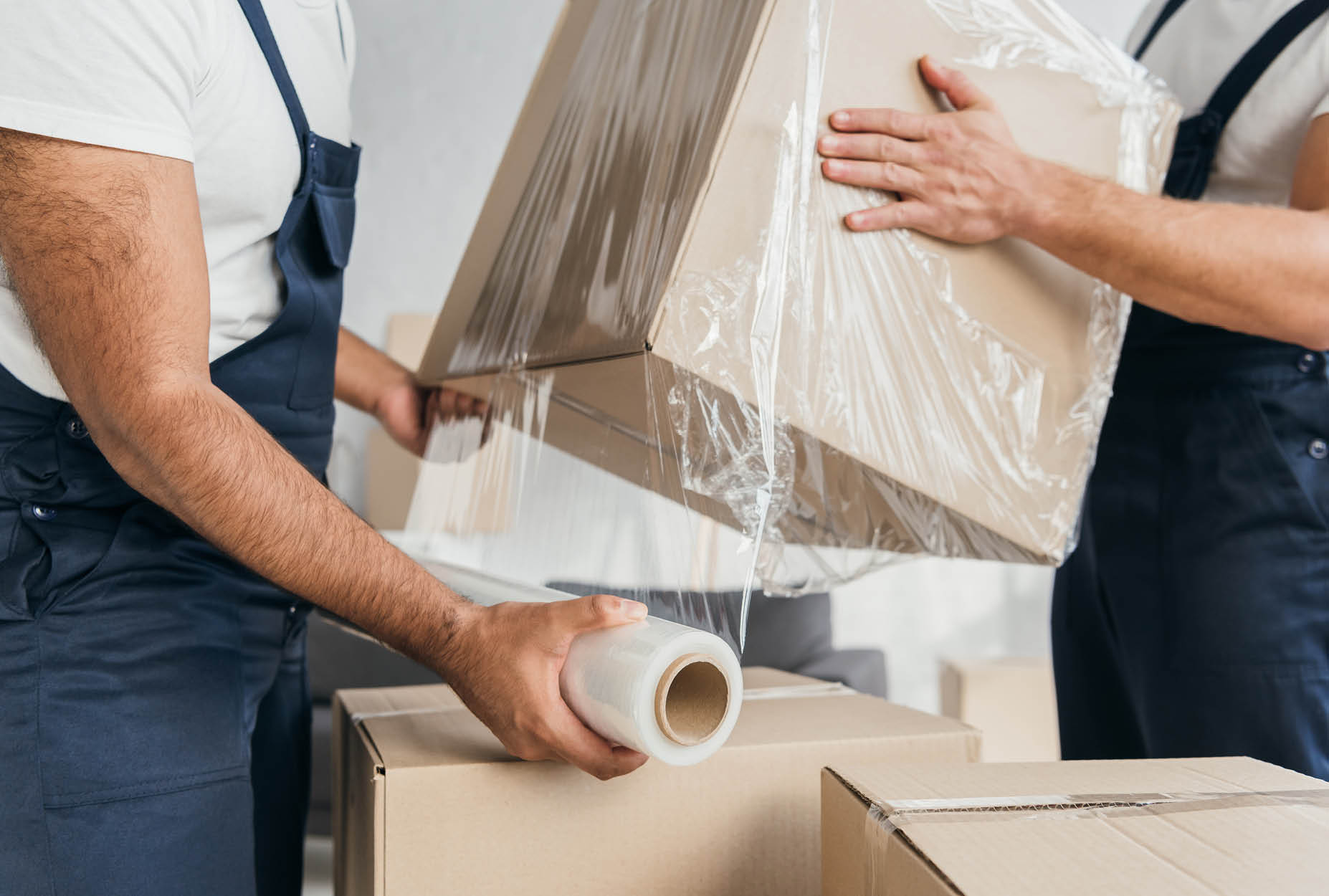 Manual or machine wrapping: which stretch wrap is right for your company?