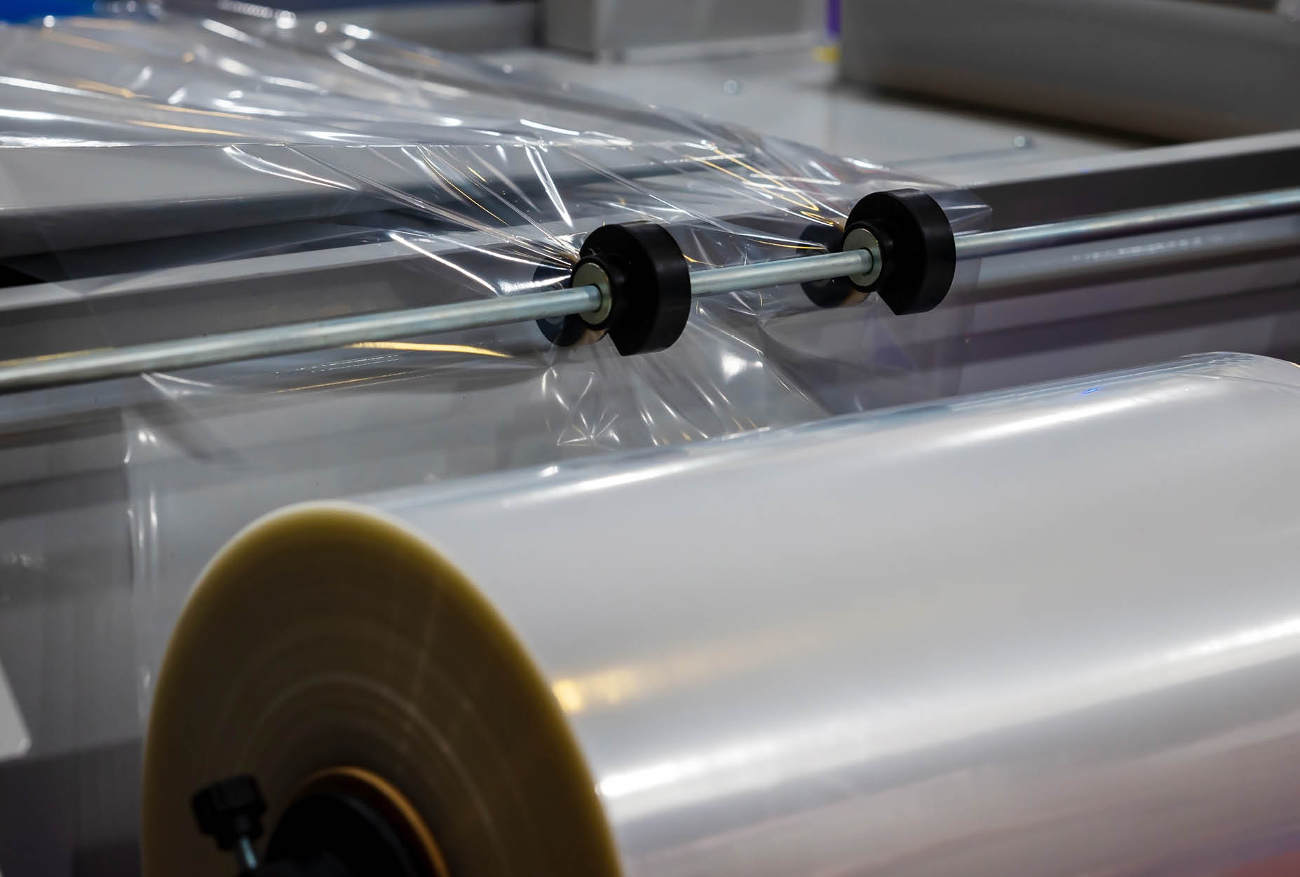 Manual or machine wrapping: which stretch wrap is right for your company?